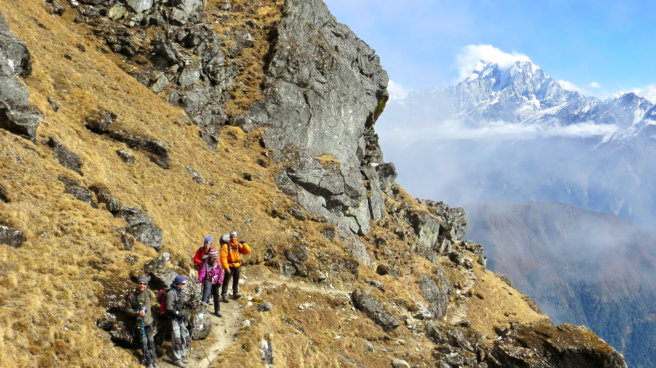 Sentier en balcon sur le trek du Paldor et Ganesh Himal, Népal