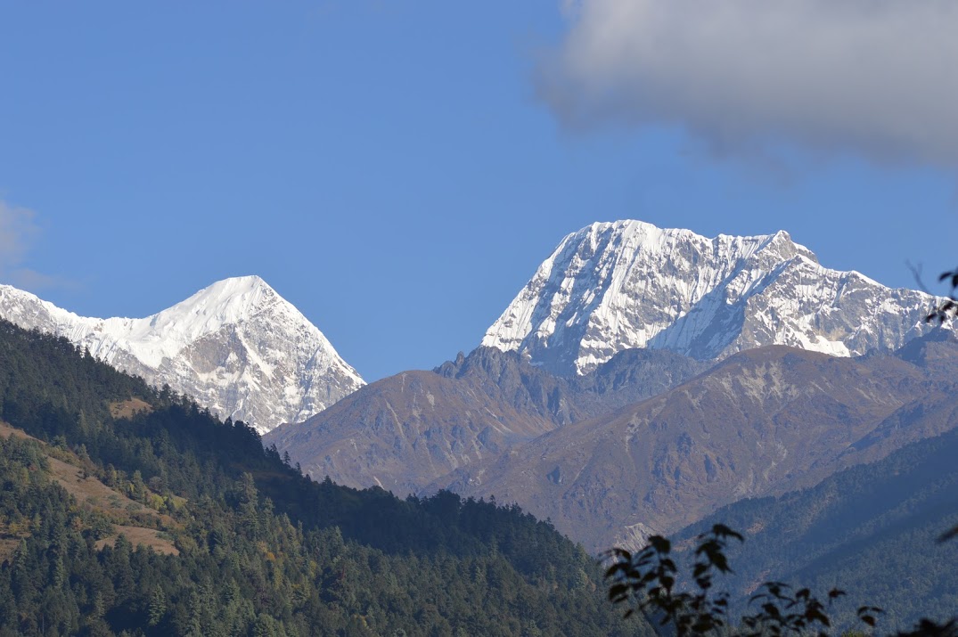 Vues imprenables sur les montagnes de l'Himalaya du Népal, vallée du Solu