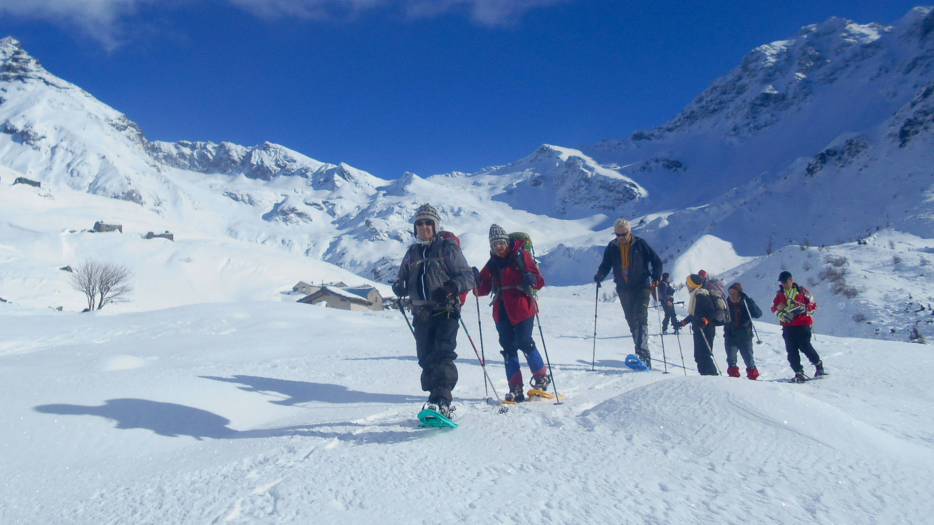 Rando raquettes dans le vallon de Mercuel qui donne accès à l'Italie