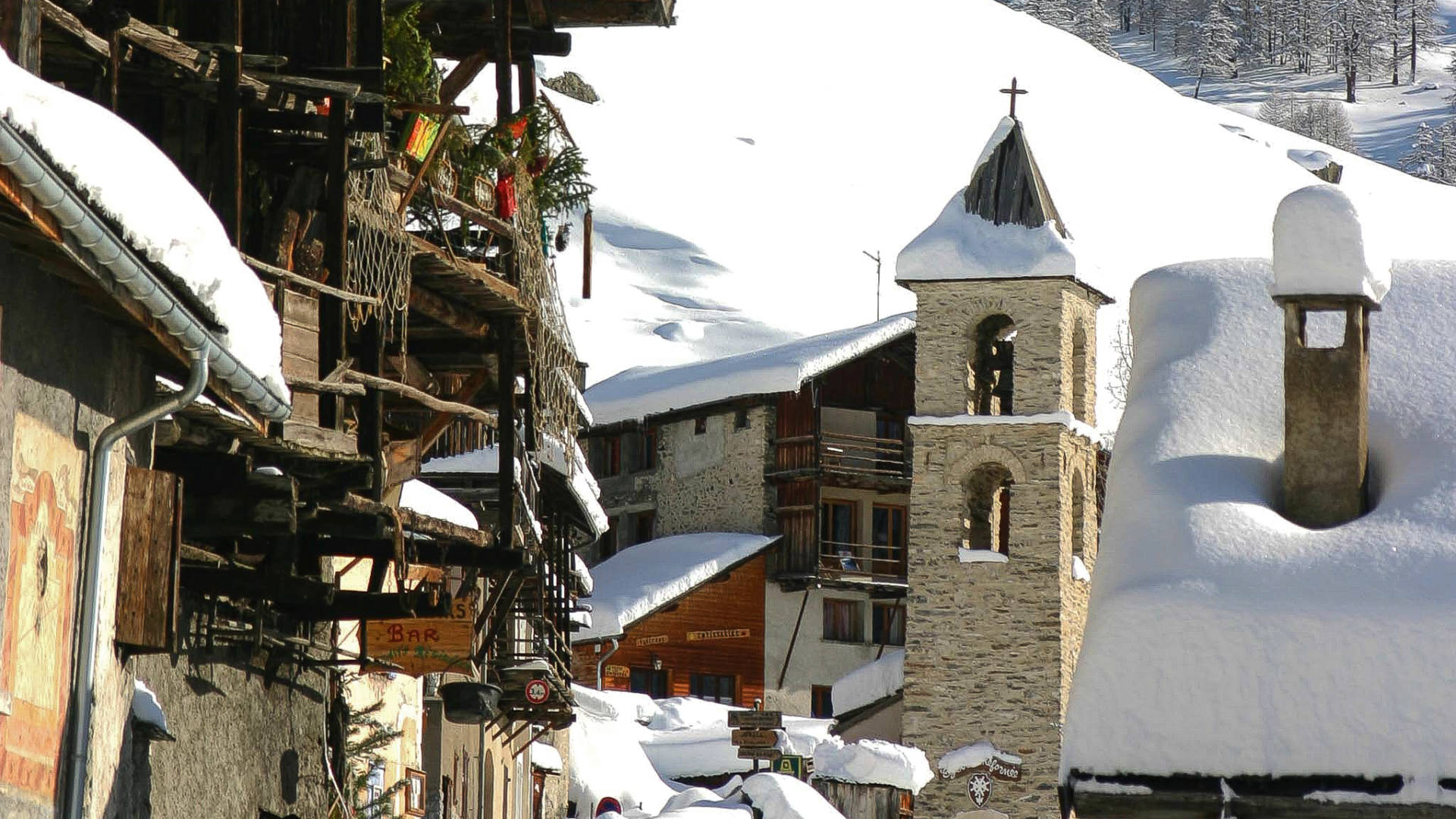 Hameau du Queyras, paradis de la raquette en hiver !