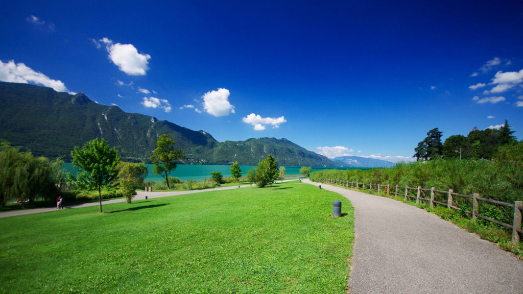 Le Chemin des Huguenots en direction d'Aix-Les-Bains