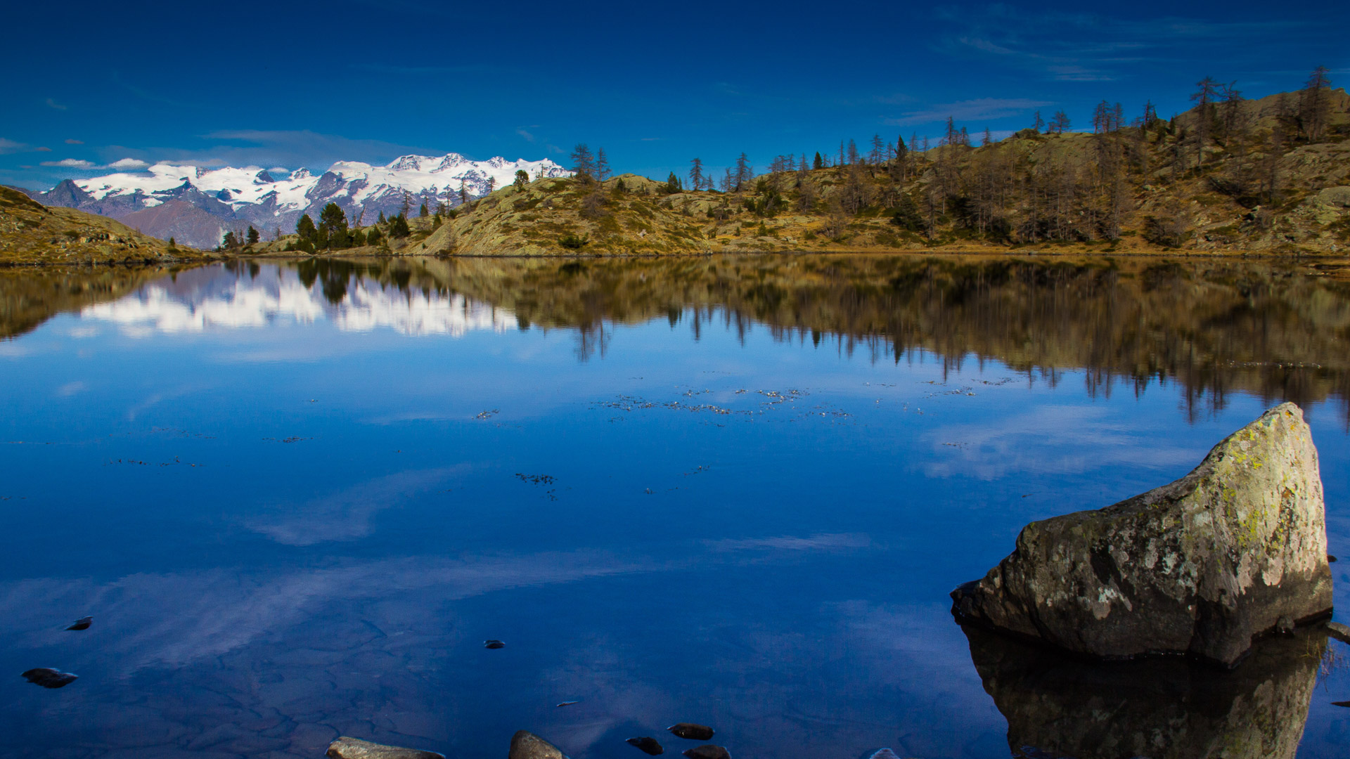Le lac Blanc avec vue sur le Mont Rose, Val d'Aoste