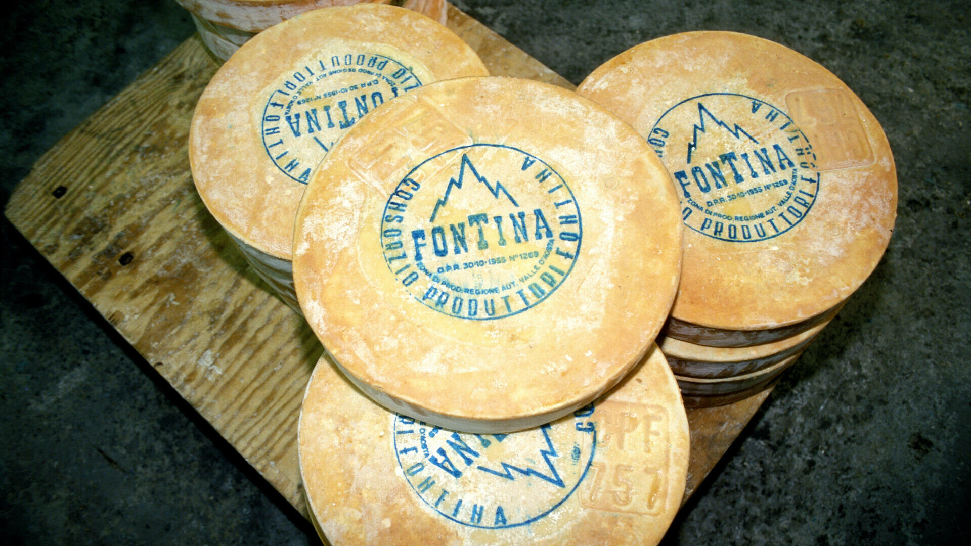 Meules de Fontine, fromage du Val d'Aoste