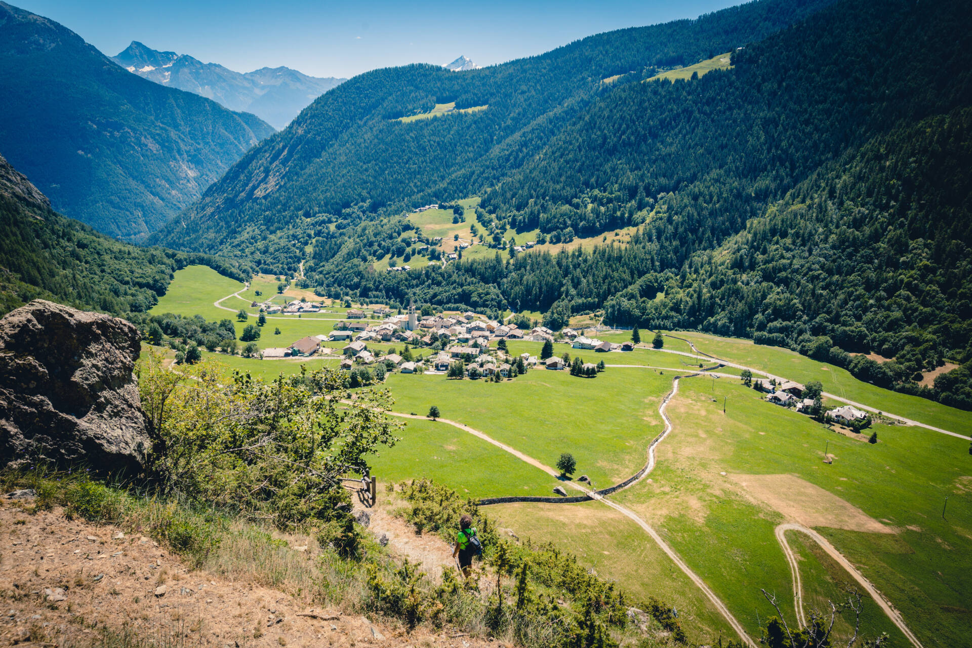 vallée alpine dans le Val d'Aoste