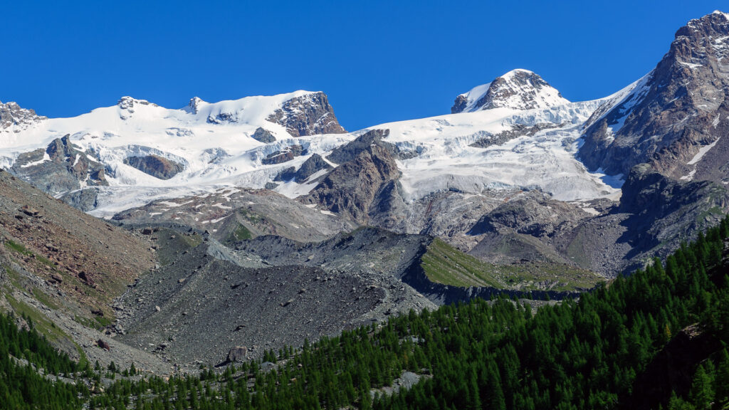 La chaîne du Mont Rose dans le Val d'Aoste