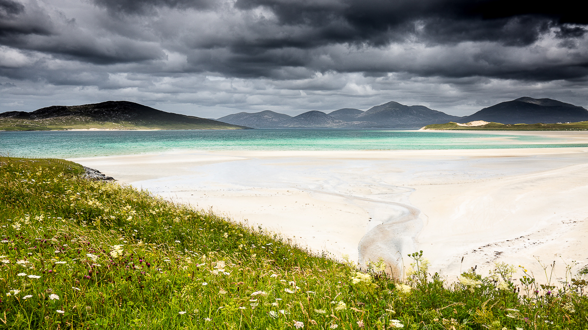 plage de sable blanc sur l'île d'Harris et Lewis