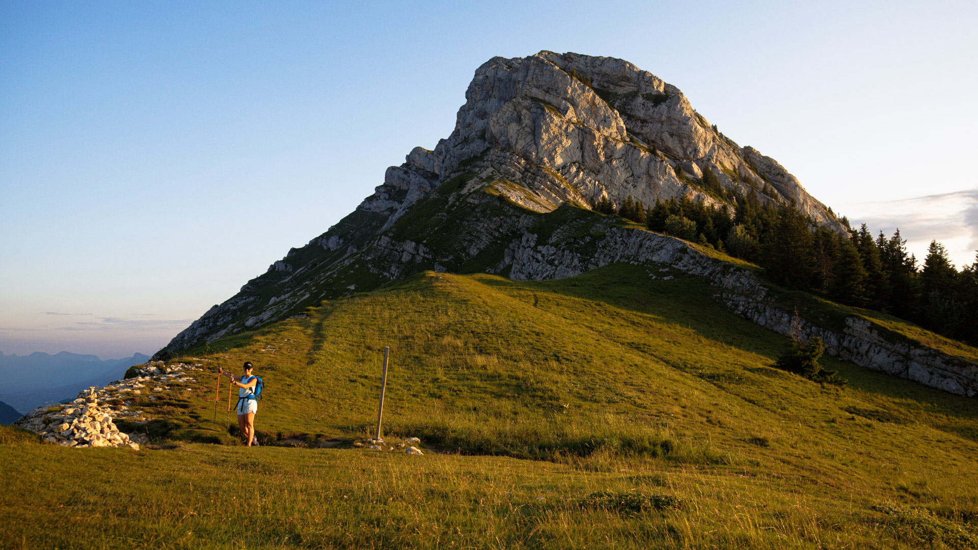 Randonneuse dans le Vercors au Col de l'Arc