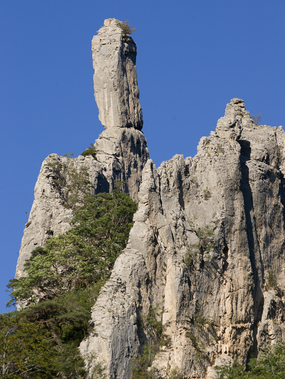 Tour rocheuse sur le site des Sucettes de Borne dans le Diois