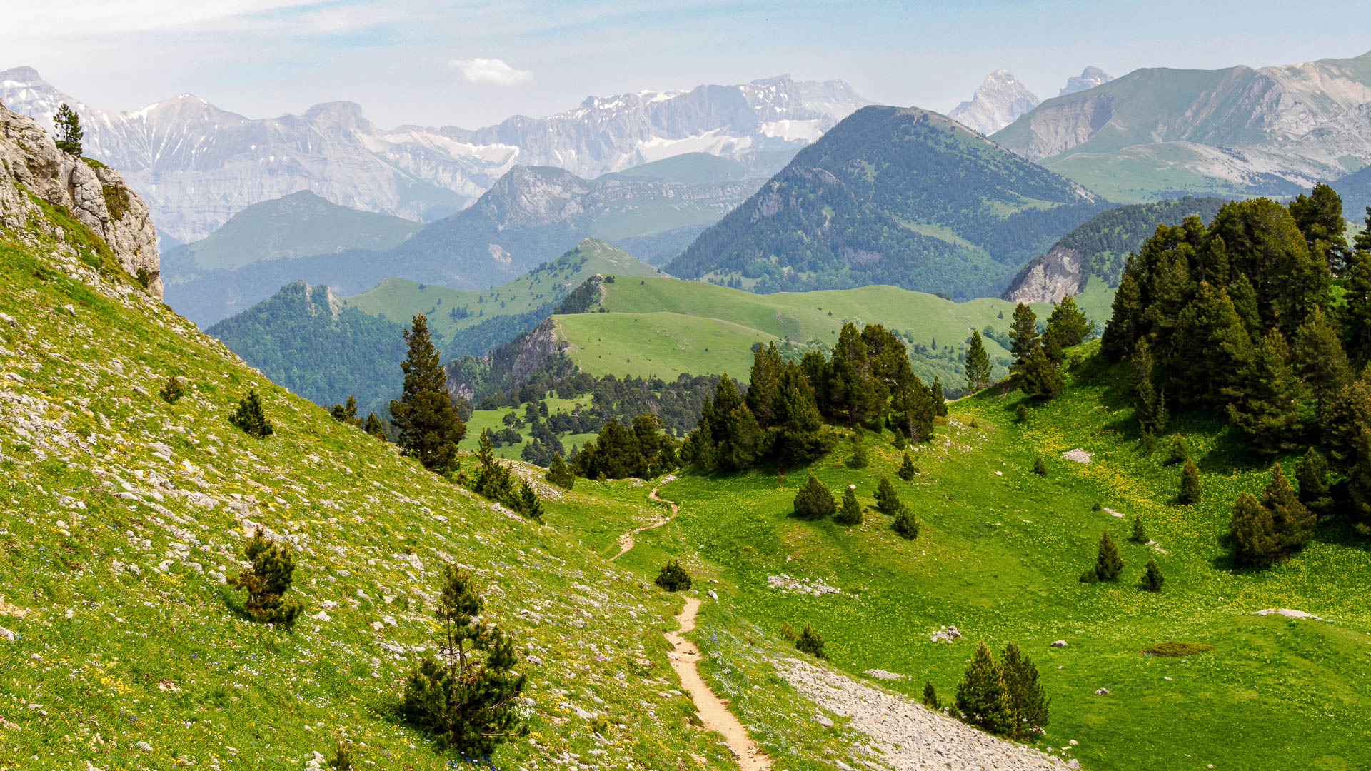 Paysage du vallon de Combeau avec vue sur le Dévoluy, Vercors
