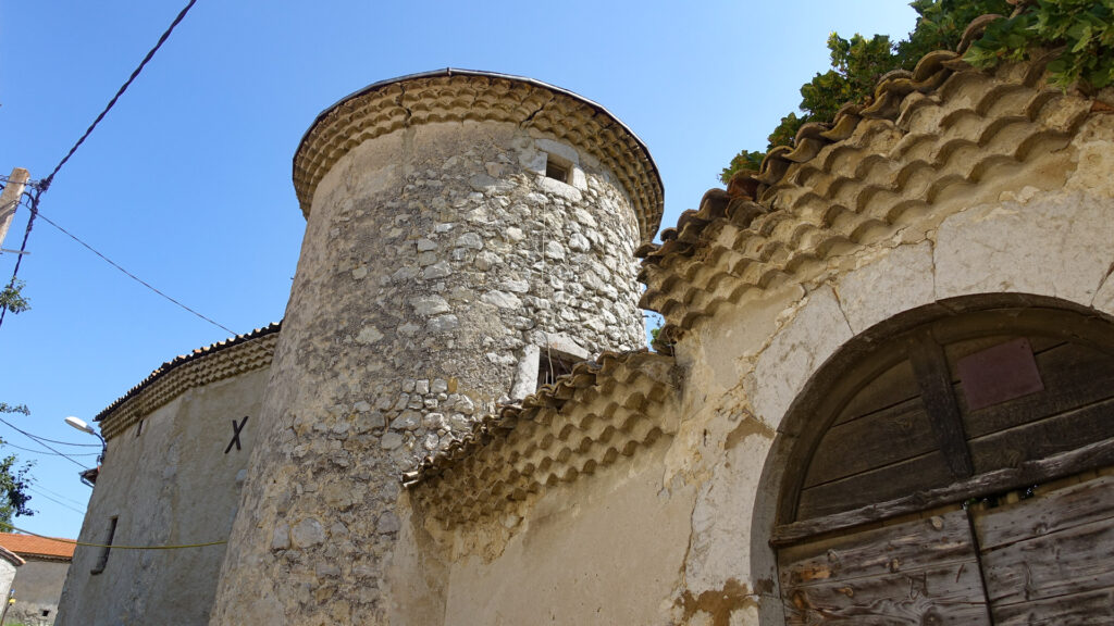 Tour de pierre à Haut Charrens