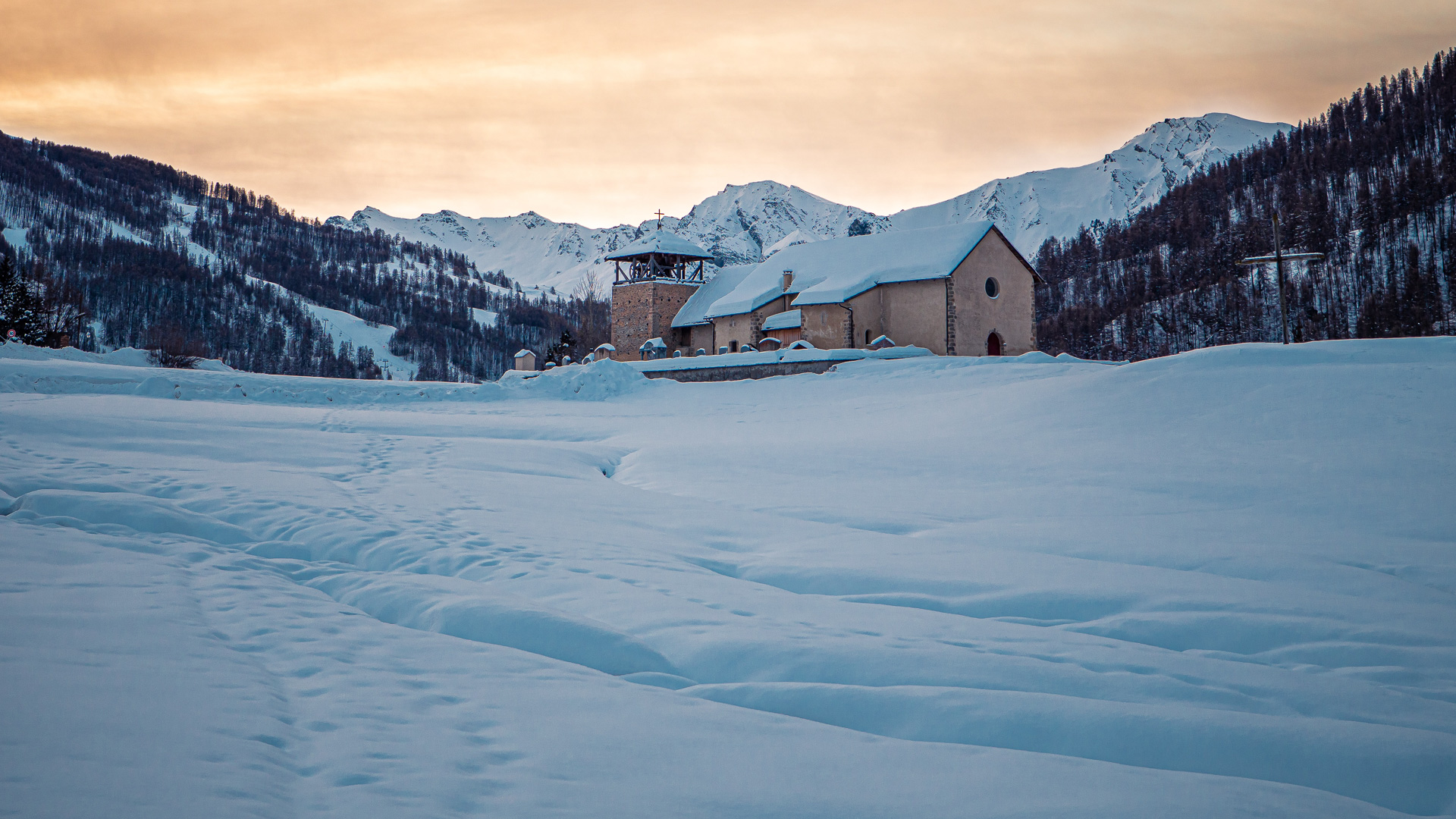 la chapelle de Molines en Queyras en hiver