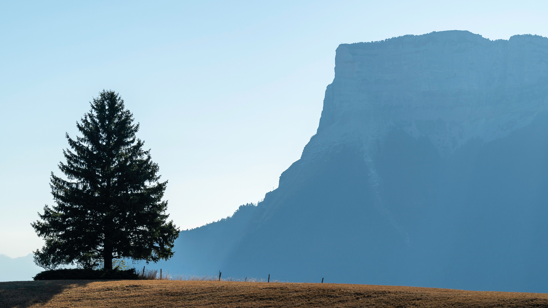 La silhouette du Mont Granier, au nord du massif de la Chartreuse