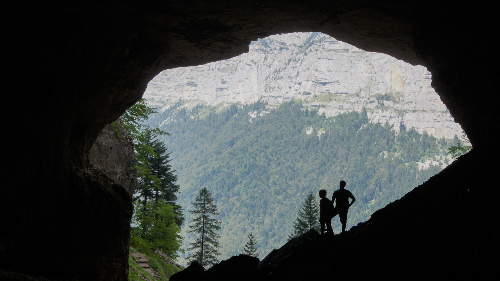 Une grotte sur le parcours des cascades dans le cirque de Saint Même