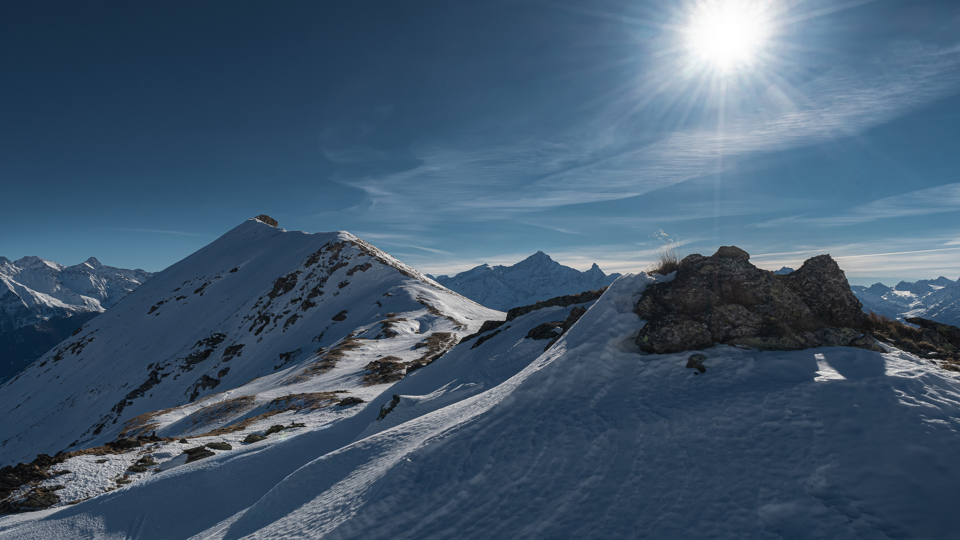 Panorama enneigé aux environs de la pointe Chaligne dans le Val d'Aoste