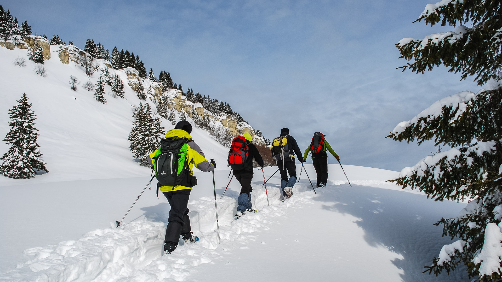 Arrivée au col et au pied des falaises du Vercors