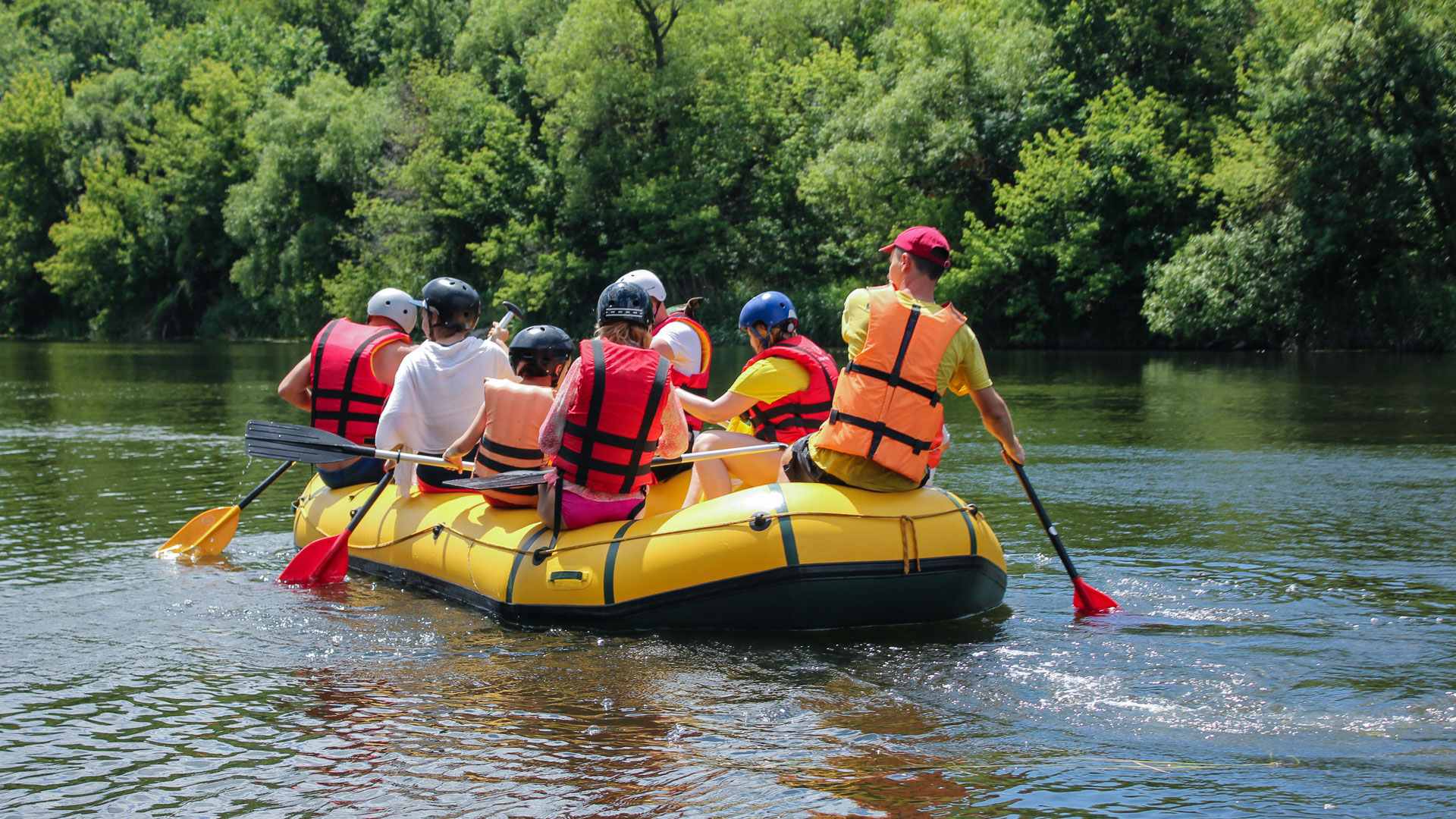 activité rafting en famille dans les Pyrénées