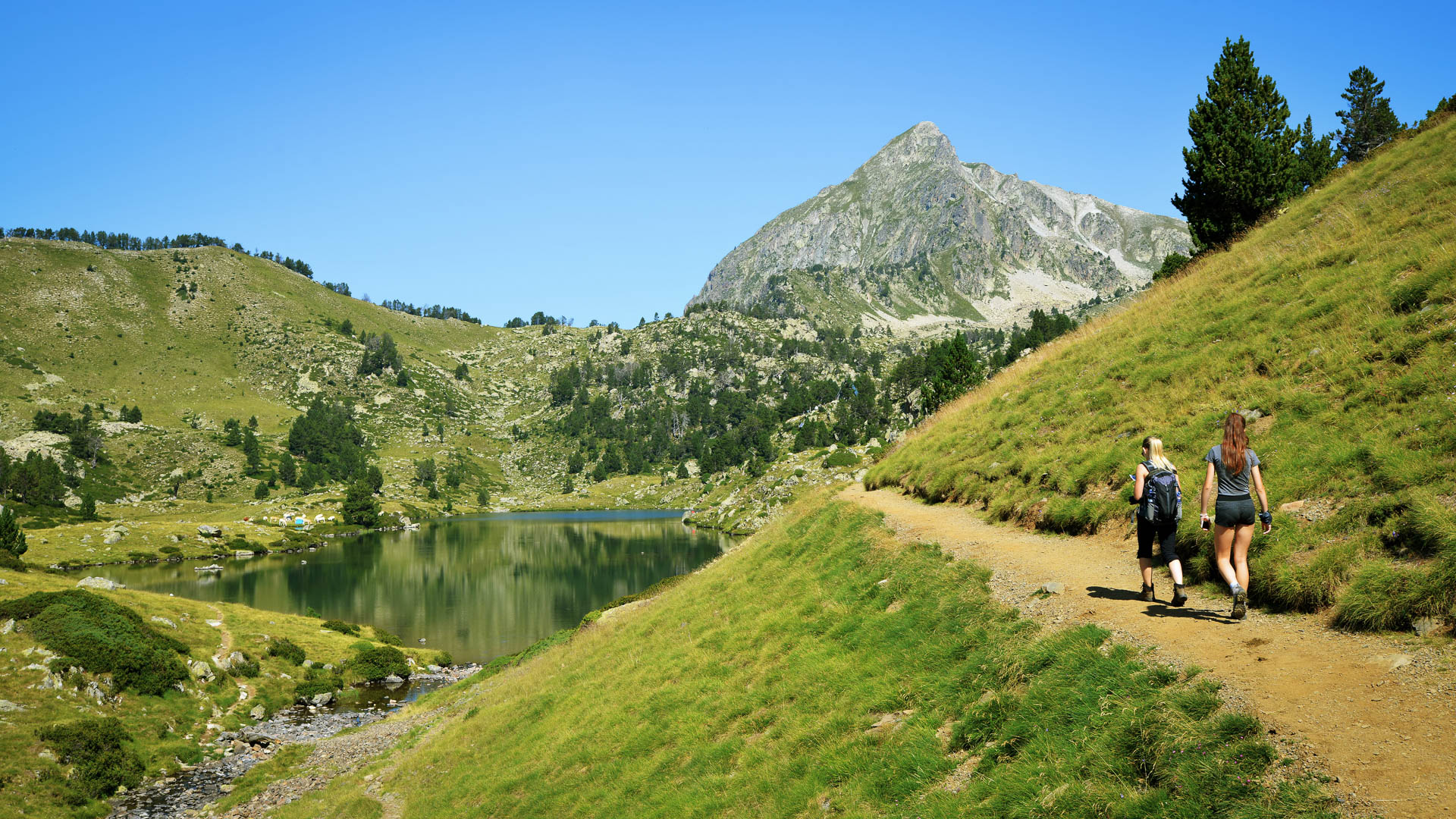 Randonnée dans la réserve de Néouvielle dans les Pyrénées