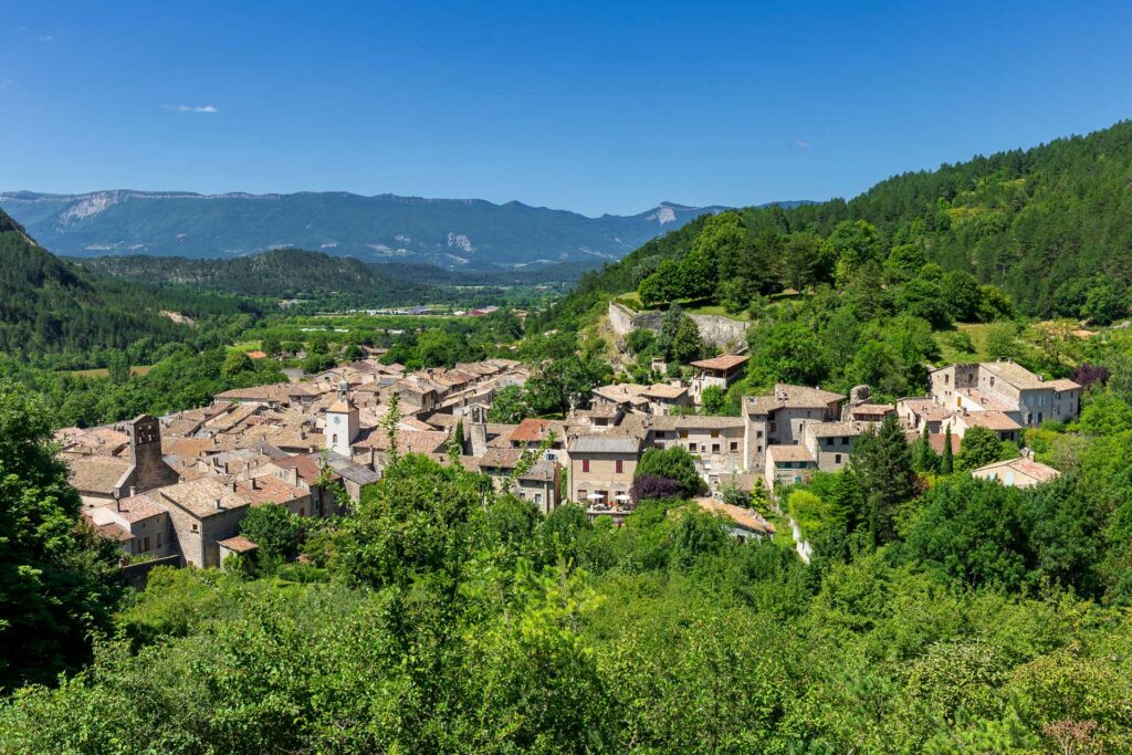 Châtillon en Diois, dans la Drôme. Architecture traditionnelle avec ses rues médiévales étroites.