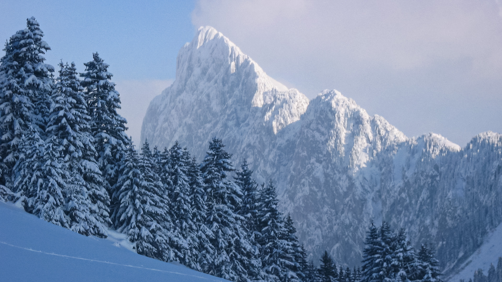 crête givrée dans le Chablais