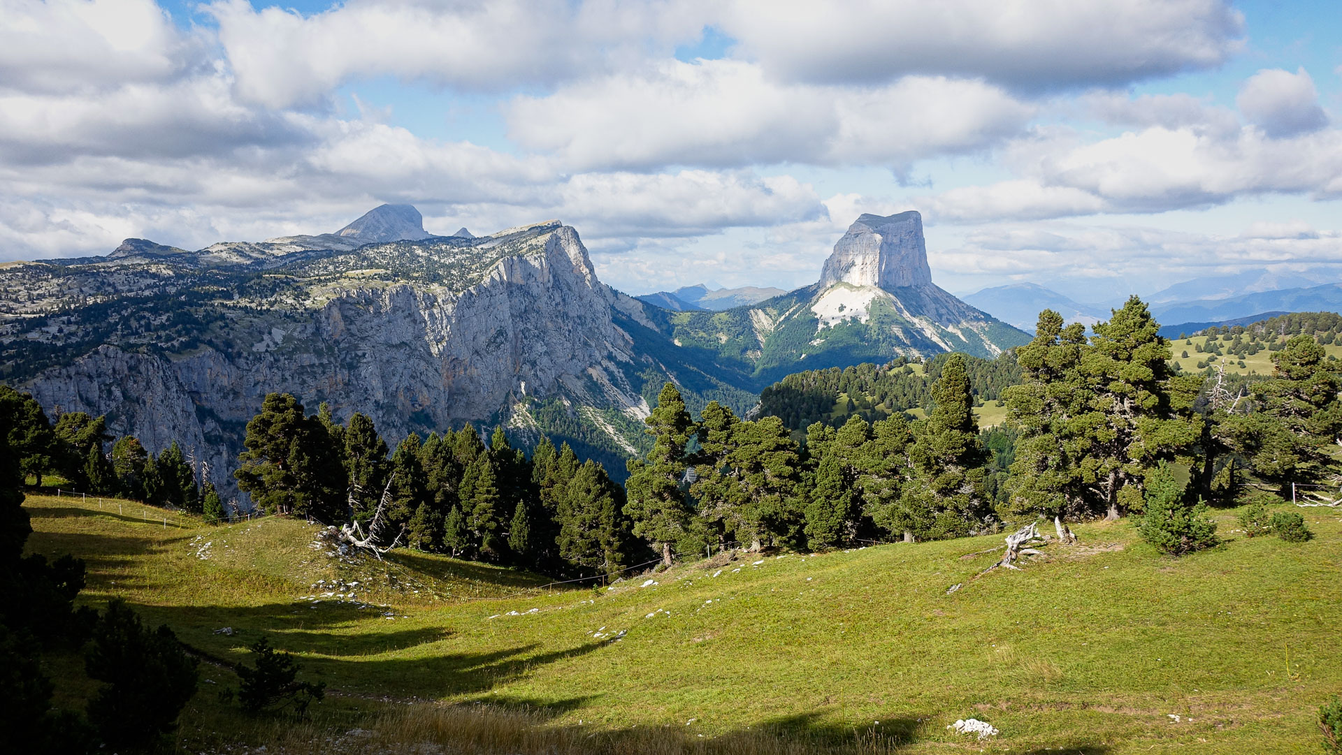 le Mont Aiguille depuis les Hauts Plateaux du Vercors