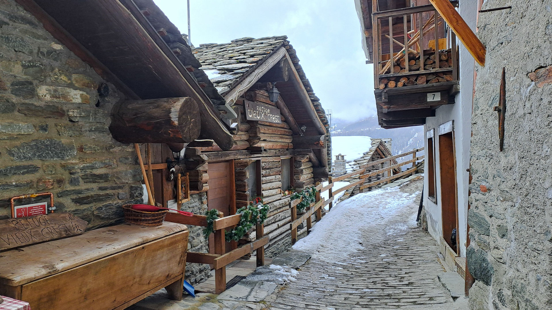 ruelle du vieux village à Vieux Crest dans le Val d'Ayas