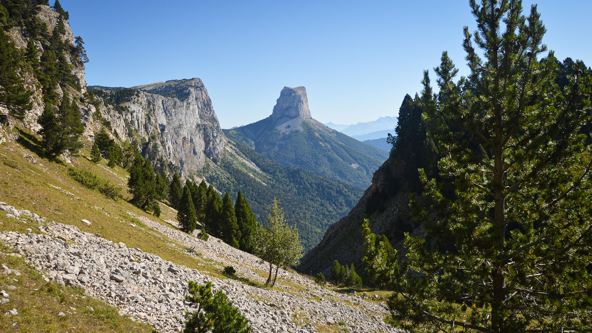 Le Mont Aiguille vu du Pas de l'Aiguille