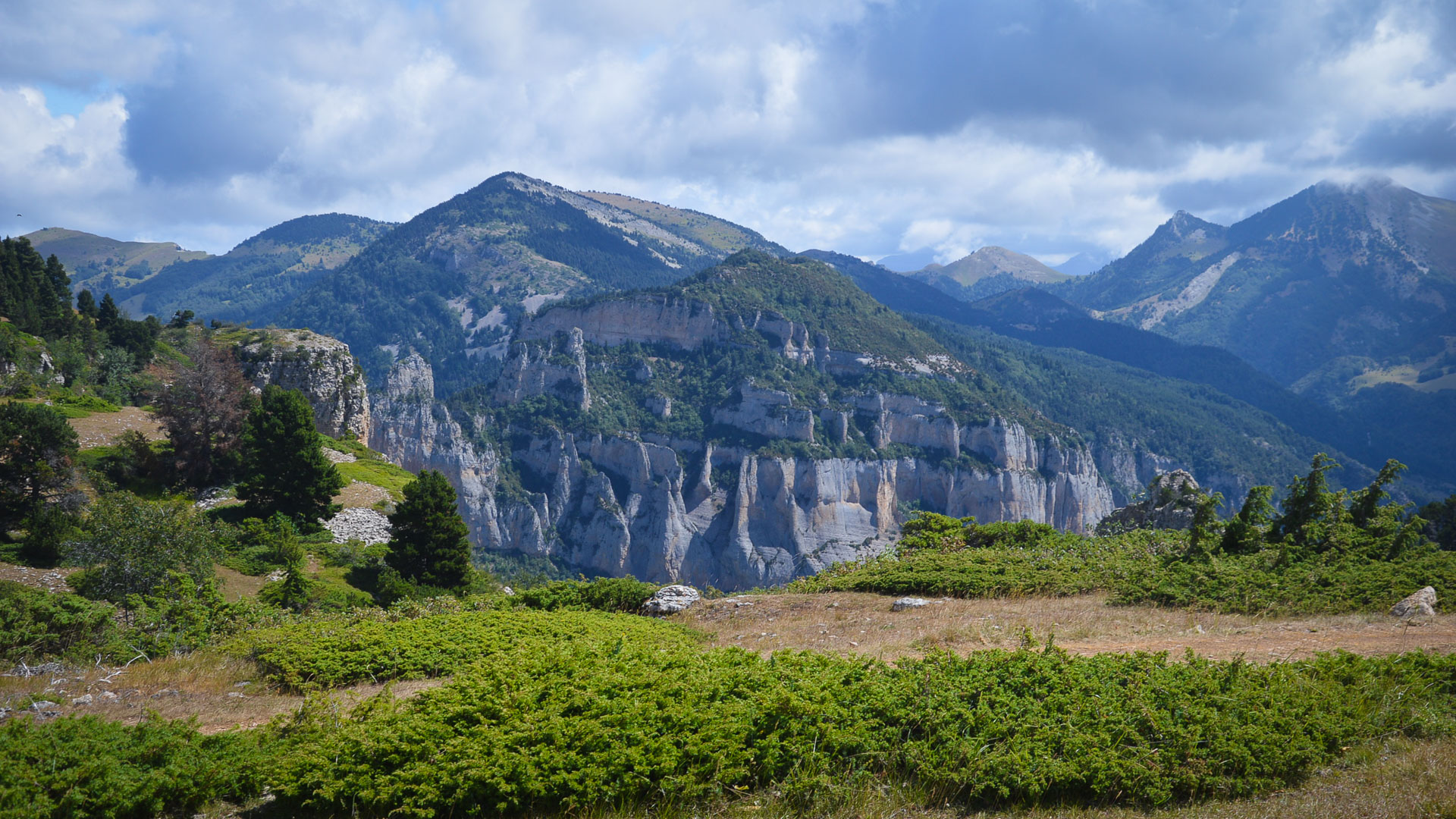 Vue sur le rocher de Combeau depuis Tussac