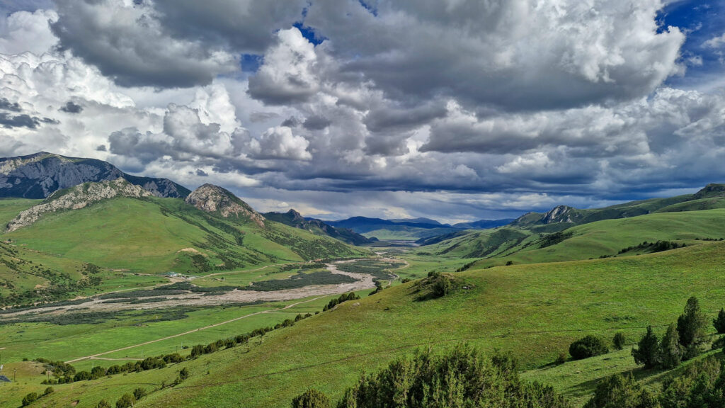 vallée verdoyante du Tibet oriental