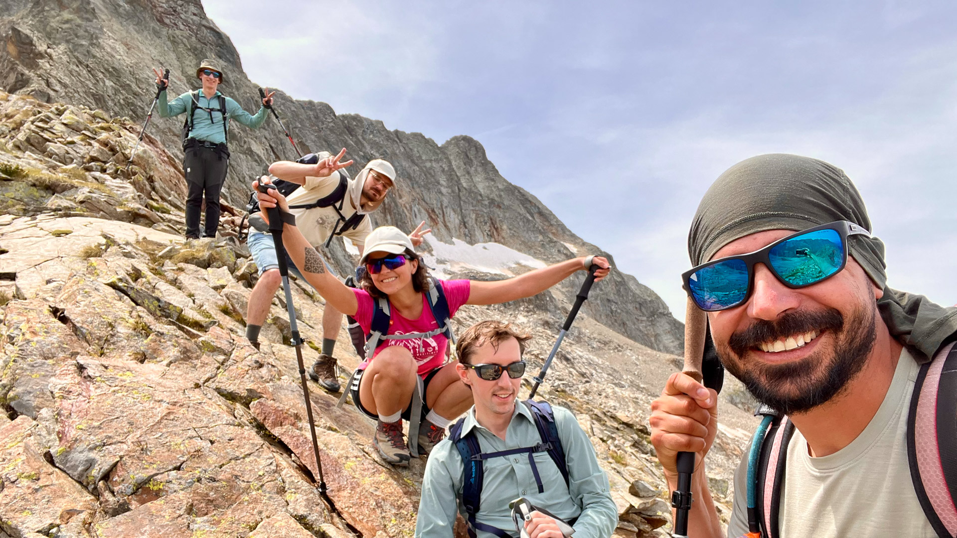 randonneurs dans le parc du Mercantour de retour du sommet Mont Clapier