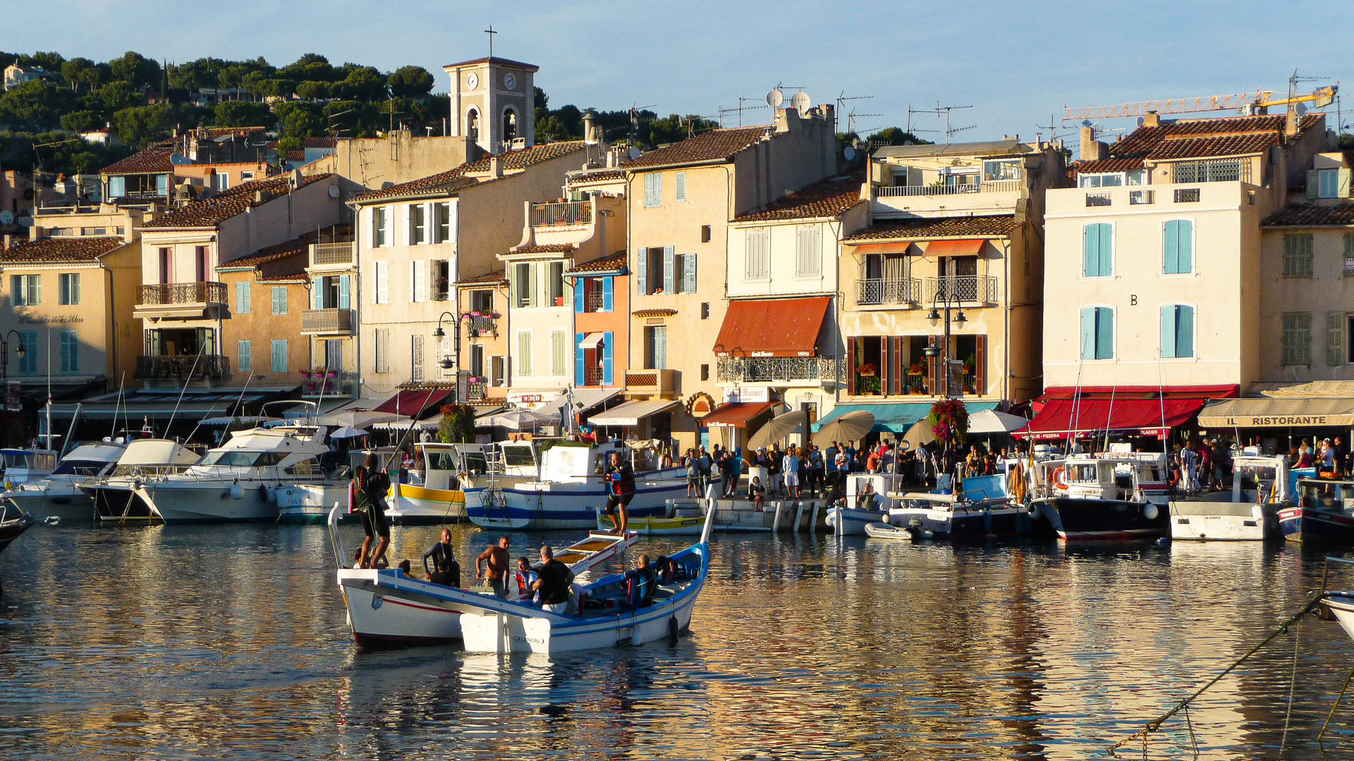 Le port de Cassis, camp de base pour randonner dans les Calanques